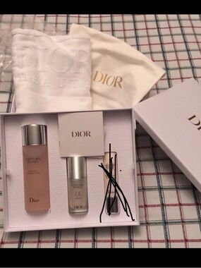 Dior Capture Totale 2 full size skincare and towel set